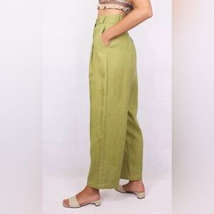 NWT House of Harlow high waisted linen trousers
Size 8